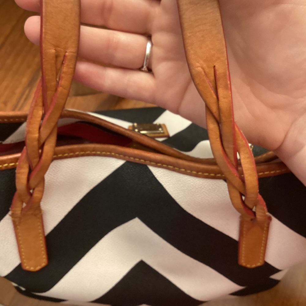 Dooney & Bourke Black and White Zigzag Shoulder Bag - Picture 10 of 16